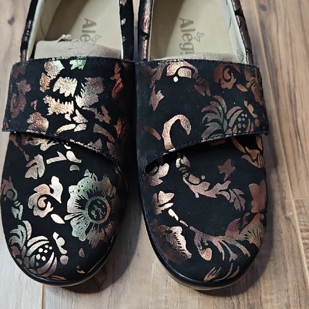 Alegria Lauryn Black Rose Gold with Green Metallic Floral Accents Clogs Size 38 - Picture 3 of 13
